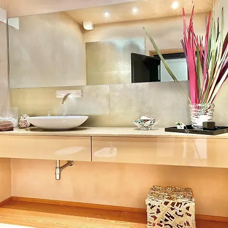 V&e Luxury Villa *